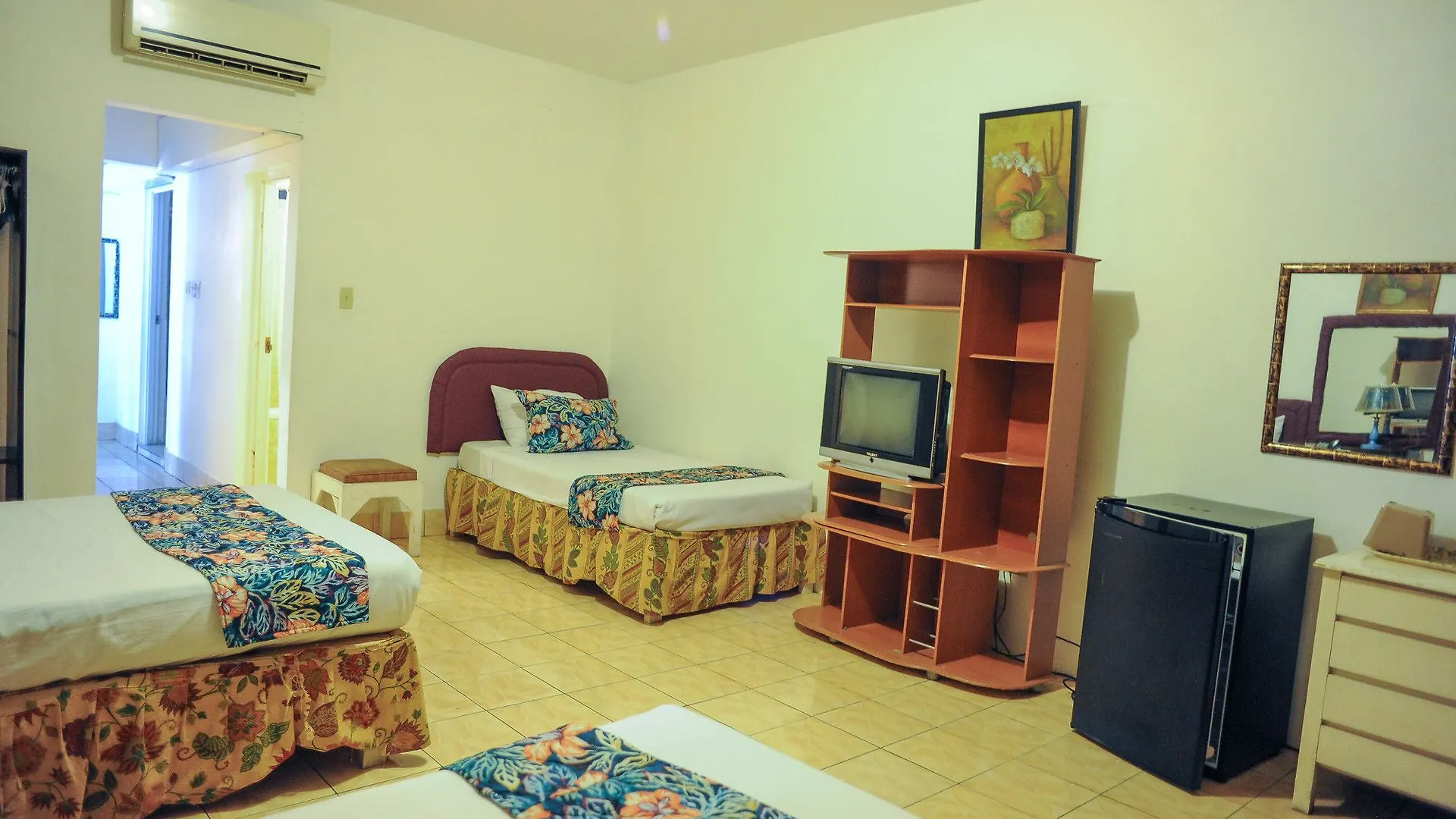 Glorianna Hotel Бухта Монтего