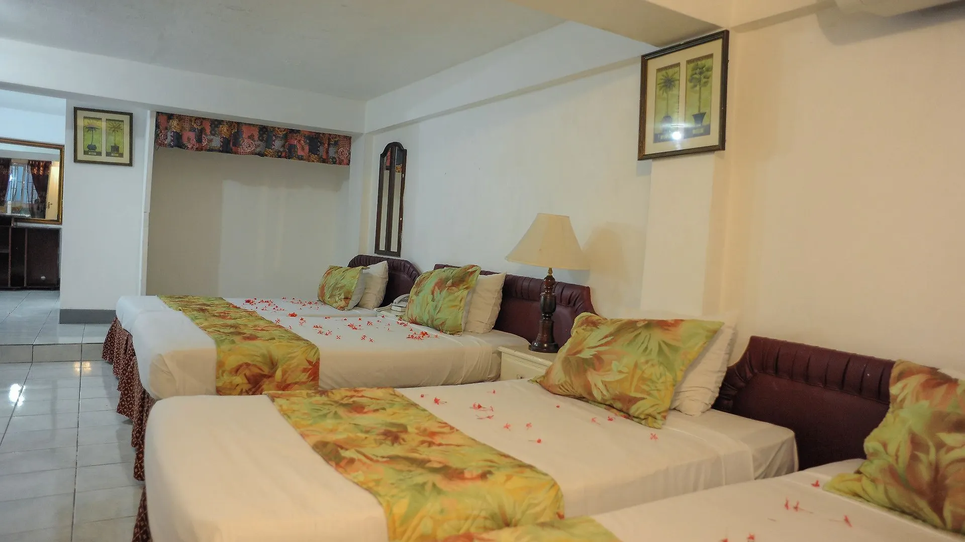 Glorianna Hotel Бухта Монтего